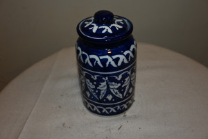 Blue pottery cooki jar  size 4x6"