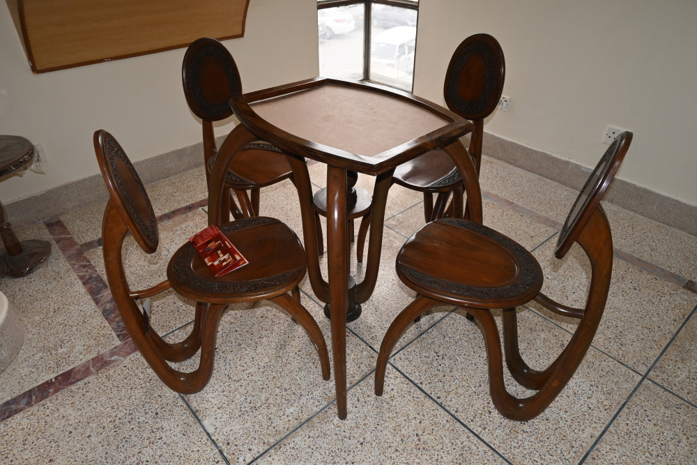 Wooden dining table set with 4 chairs compleat with glass spider design