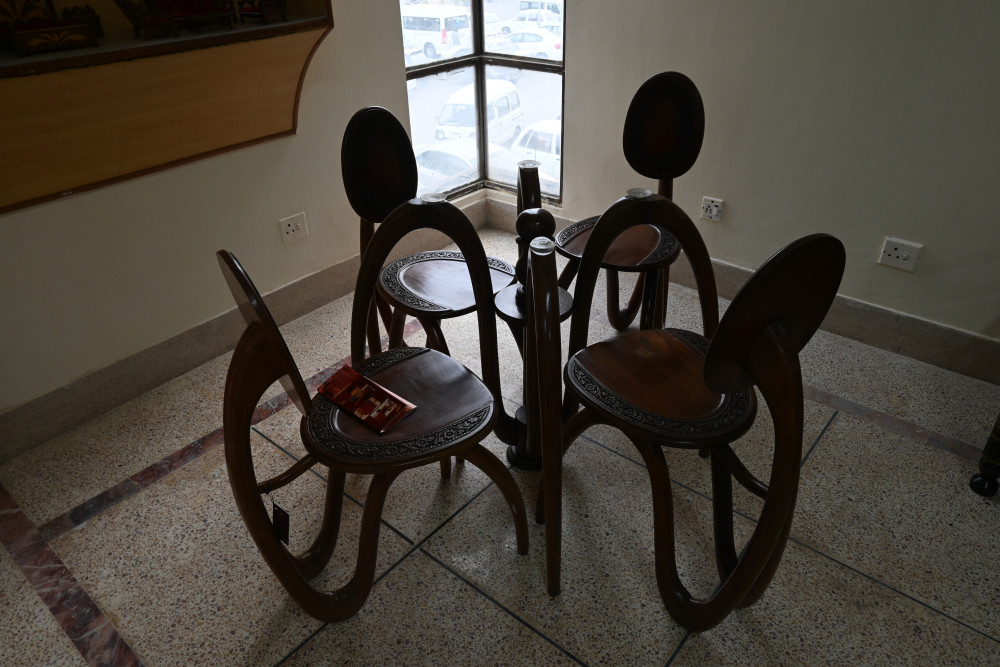 Wooden dining table set with 4 chairs compleat with glass spider design
