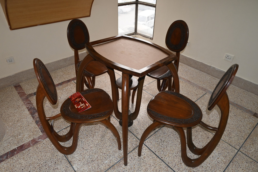 Wooden dining table set with 4 chairs compleat with glass spider design