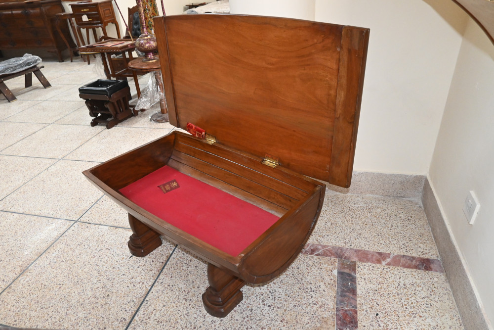 Wooden capton chest size 24 x42 shesham wood