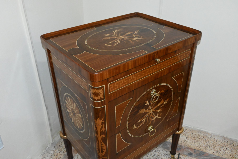 Wooden Chester size 18x24" wood to wood inlay