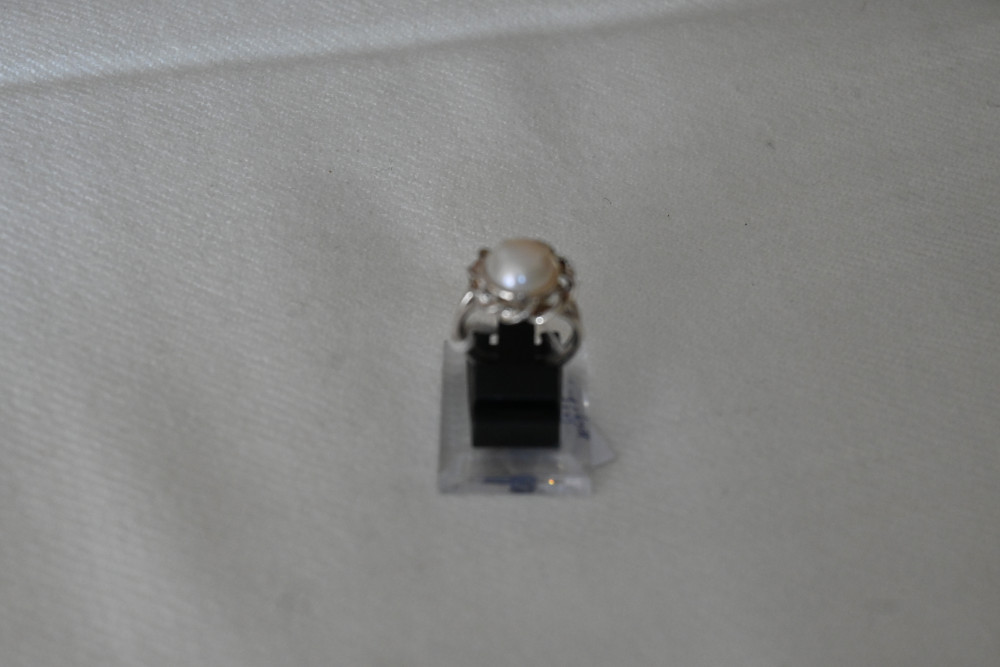 Silver pearl ring ladies