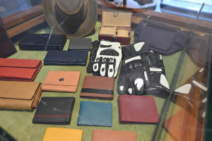 Leather wallet/ hand purse