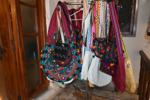 Ladies embroidery  shoulder bags diff size