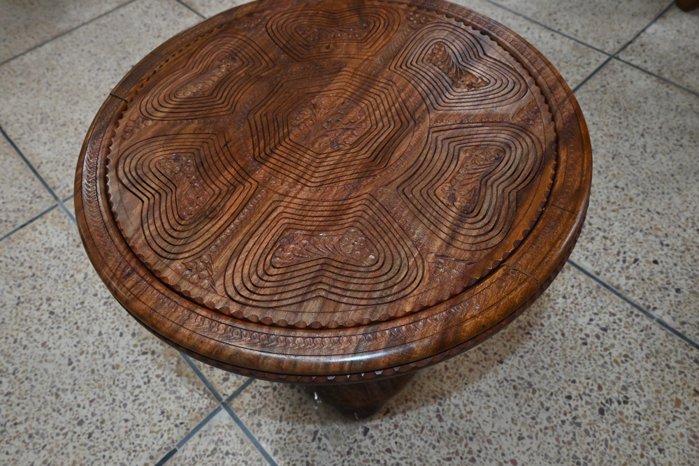 Dry fruit basket with folding table top