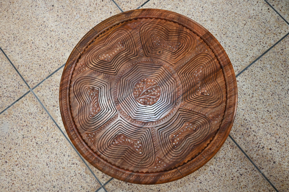 Dry fruit basket with folding table top