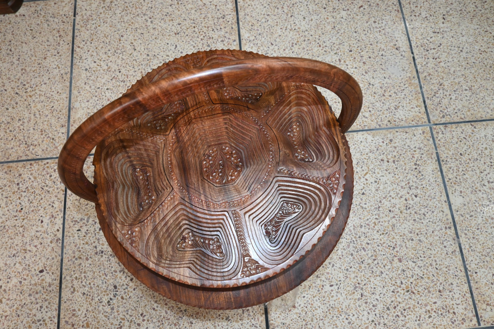 Dry fruit basket with folding table top