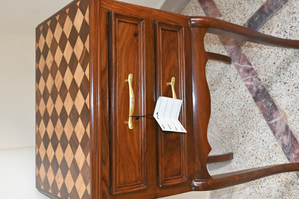 Chester- Chest table with wooden inlay work