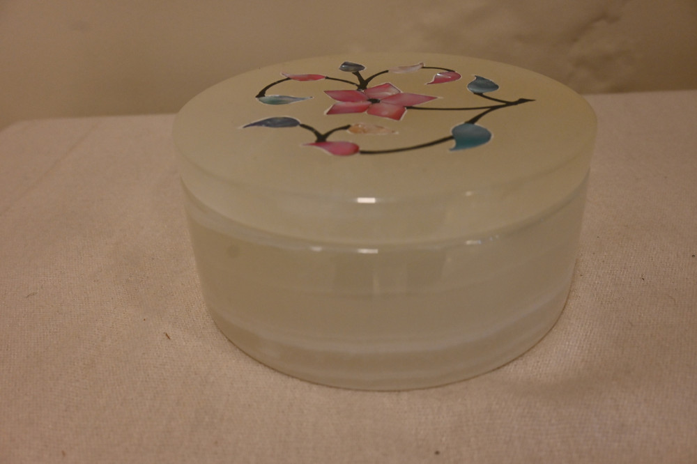 Onyx Powder Box Inlaid seashell